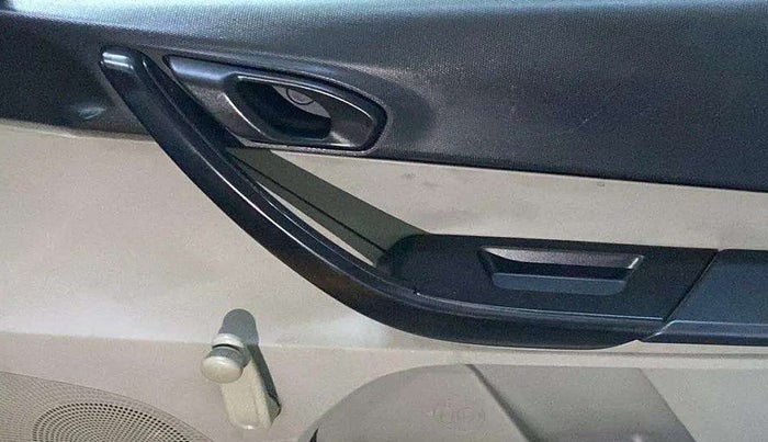 2018 Tata Tiago XE PETROL, Petrol, Manual, 61,679 km, Driver Side Door Panels Control