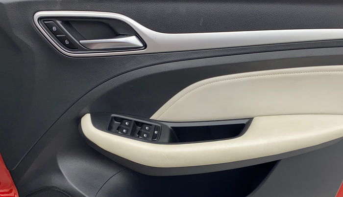 2022 MG ASTOR SAVVY 1.5 CVT, Petrol, Automatic, 14,101 km, Driver Side Door Panels Control