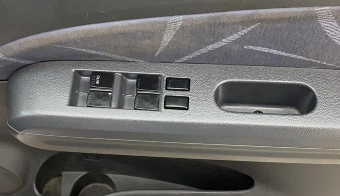 2012 Maruti Ritz VXI, Petrol, Manual, 76,158 km, Driver Side Door Panels Control