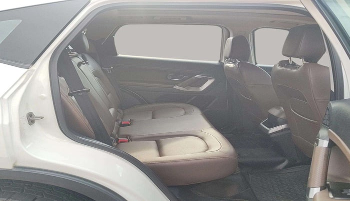 2021 Tata Harrier XZ PLUS 2.0L DUAL TONE, Diesel, Manual, 1,15,073 km, Right Side Rear Door Cabin
