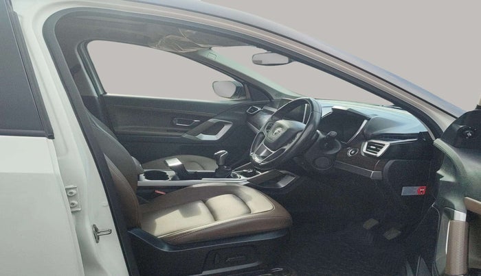 2021 Tata Harrier XZ PLUS 2.0L DUAL TONE, Diesel, Manual, 1,15,073 km, Right Side Front Door Cabin