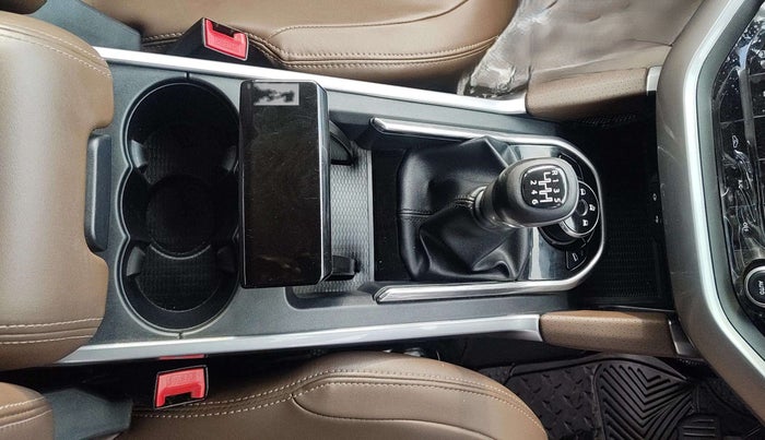 2021 Tata Harrier XZ PLUS 2.0L DUAL TONE, Diesel, Manual, 1,15,073 km, Gear Lever