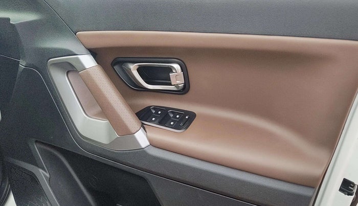 2021 Tata Harrier XZ PLUS 2.0L DUAL TONE, Diesel, Manual, 1,15,073 km, Driver Side Door Panels Control