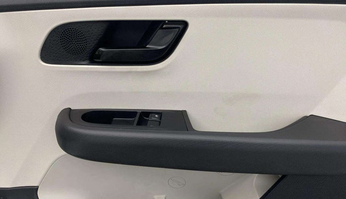 2022 Tata ALTROZ XE PLUS PETROL, Petrol, Manual, 37,648 km, Driver Side Door Panels Control