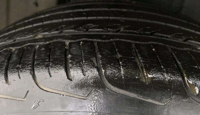 2023 Maruti FRONX DELTA PLUS 1.2MT, Petrol, Manual, 25,999 km, Right Rear Tyre Tread