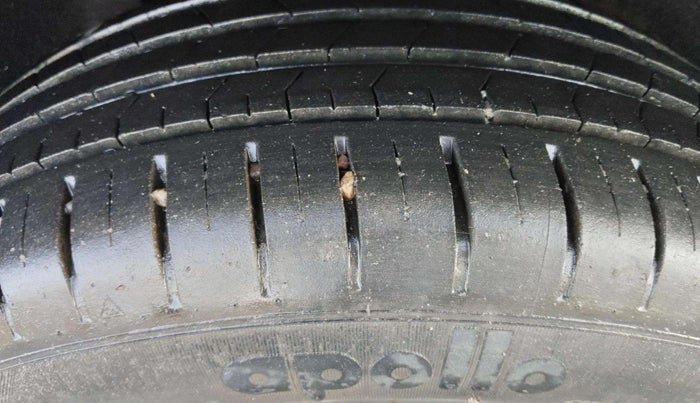 2021 Maruti Baleno ZETA PETROL 1.2, Petrol, Manual, 34,184 km, Right Front Tyre Tread