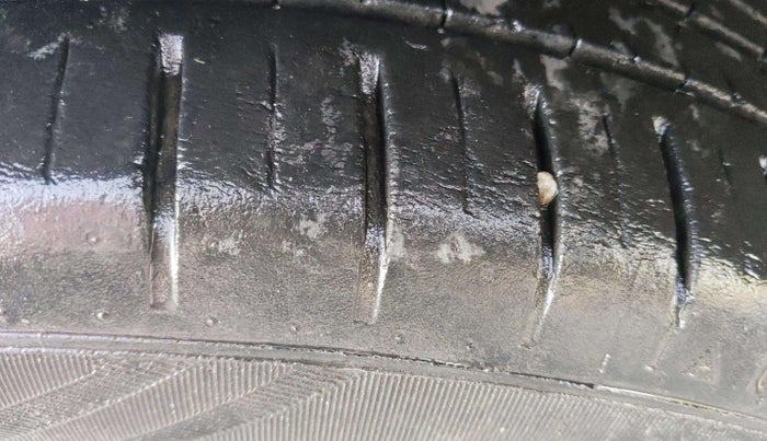 2021 Maruti Baleno ZETA PETROL 1.2, Petrol, Manual, 34,184 km, Left Front Tyre Tread