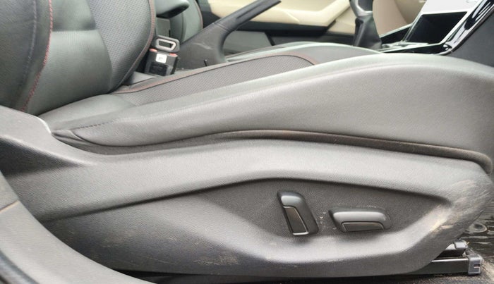 2024 Volkswagen VIRTUS  GT Plus 1.5 MT , Petrol, Manual, 30,777 km, Driver Side Adjustment Panel