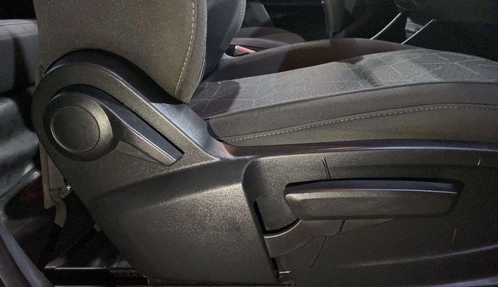2022 Tata PUNCH CREATIVE AMT 1.2 RTN DUAL TONE, Petrol, Automatic, 30,100 km, Driver Side Adjustment Panel