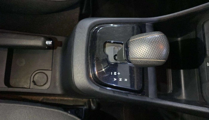 2022 Tata PUNCH CREATIVE AMT 1.2 RTN DUAL TONE, Petrol, Automatic, 30,100 km, Gear Lever