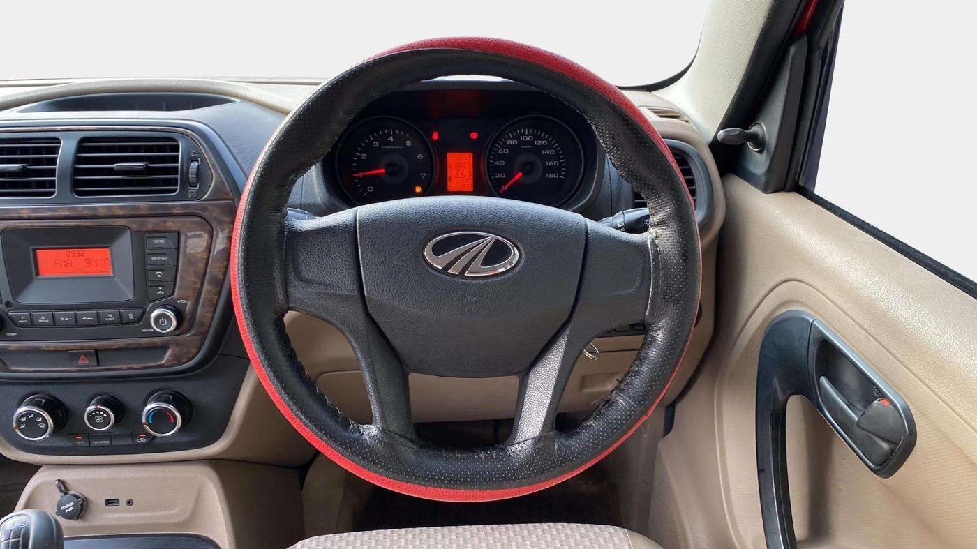 2016 Mahindra TUV300 T6, Diesel, Manual, 71,333 km, Steering Wheel Close Up