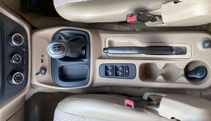 2016 Mahindra TUV300 T6, Diesel, Manual, 71,333 km, Gear Lever