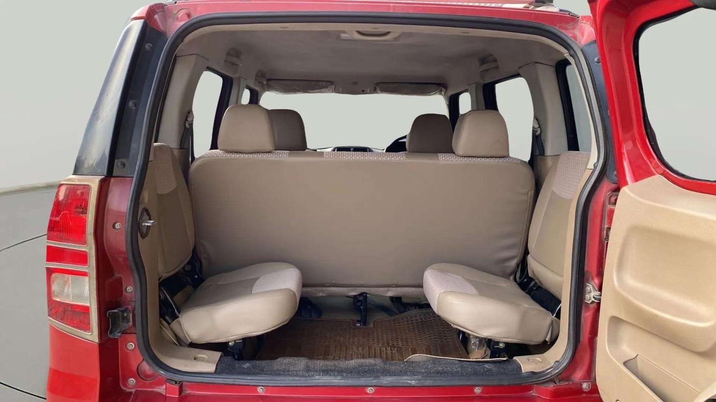 2016 Mahindra TUV300 T6, Diesel, Manual, 71,333 km, Boot Inside
