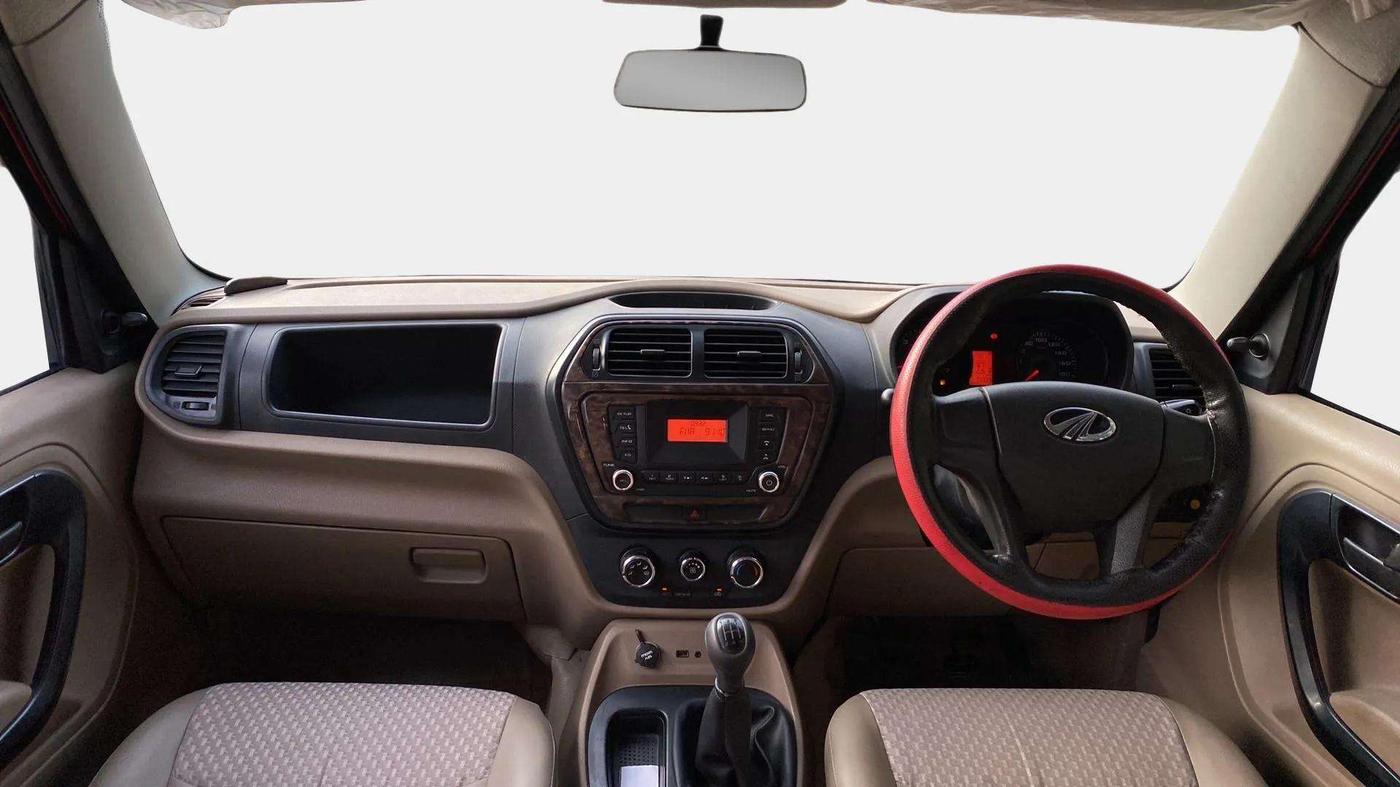 2016 Mahindra TUV300 T6, Diesel, Manual, 71,333 km, Dashboard