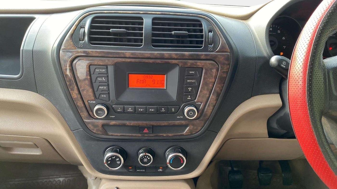 2016 Mahindra TUV300 T6, Diesel, Manual, 71,333 km, Air Conditioner