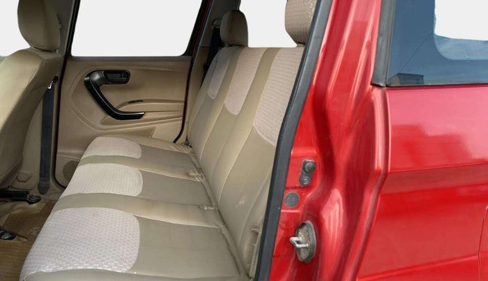 2016 Mahindra TUV300 T6, Diesel, Manual, 71,333 km, Right Side Rear Door Cabin