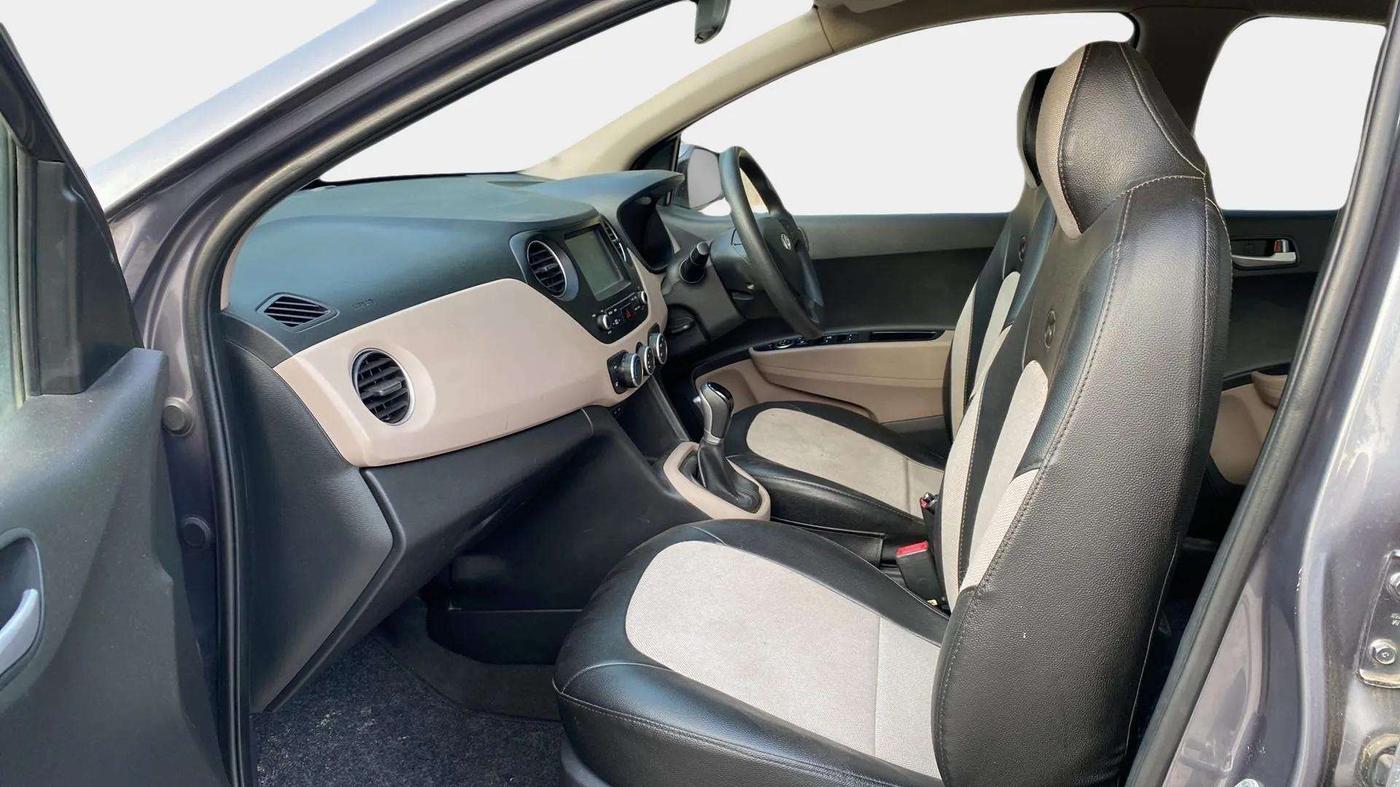 2019 Hyundai Grand i10 SPORTZ AT 1.2 KAPPA VTVT, Petrol, Automatic, 45,294 km, Right Side Front Door Cabin