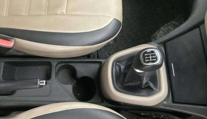 2015 Hyundai Xcent SX 1.2 (O), Petrol, Manual, 1,40,947 km, Gear Lever