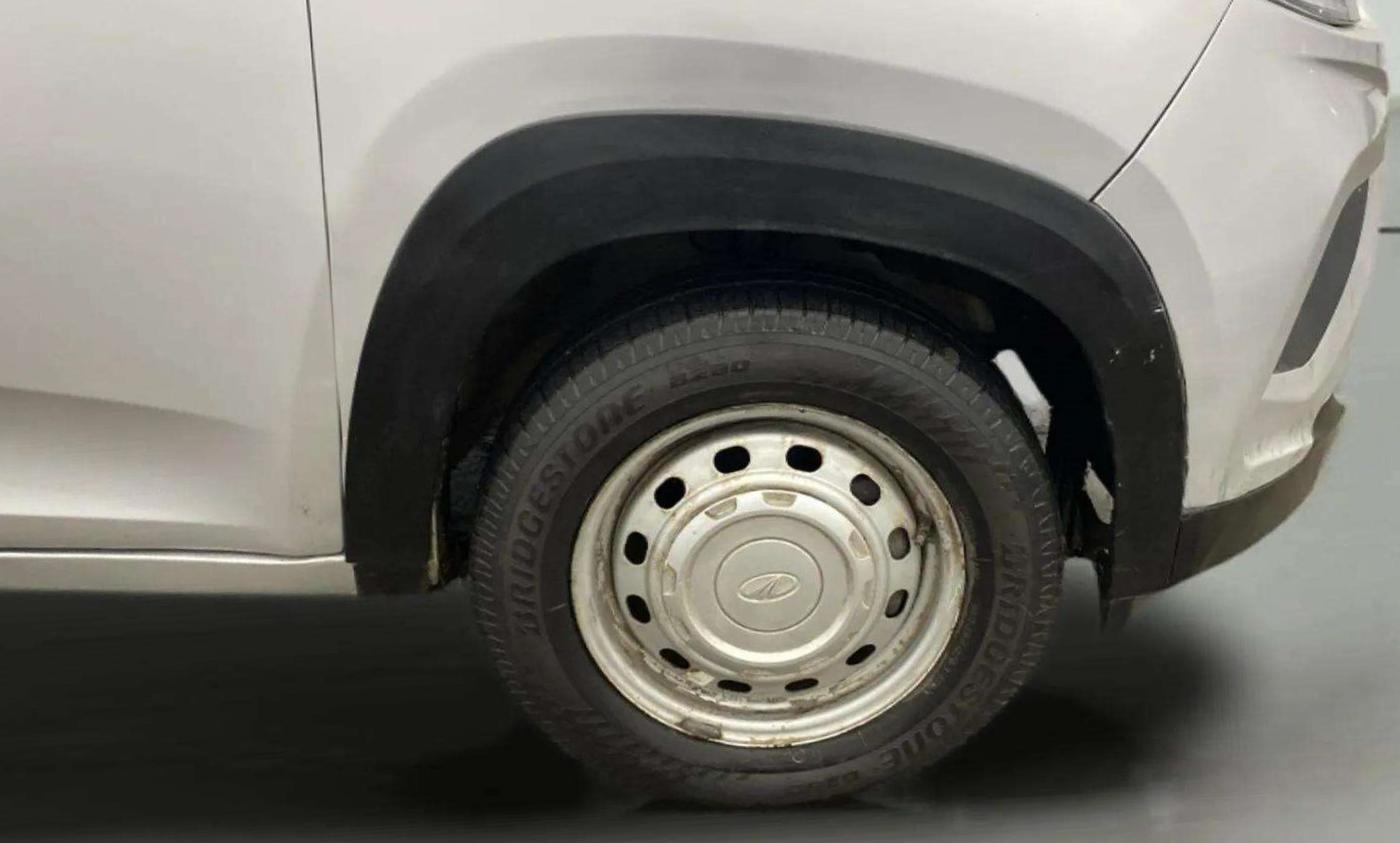 2018 Mahindra KUV 100 NXT K2+ P 6 STR, Petrol, Manual, 41,440 km, Right Front Wheel