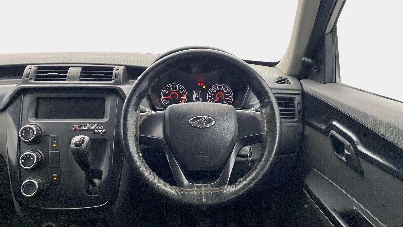 2018 Mahindra KUV 100 NXT K2+ P 6 STR, Petrol, Manual, 41,440 km, Steering Wheel Close Up