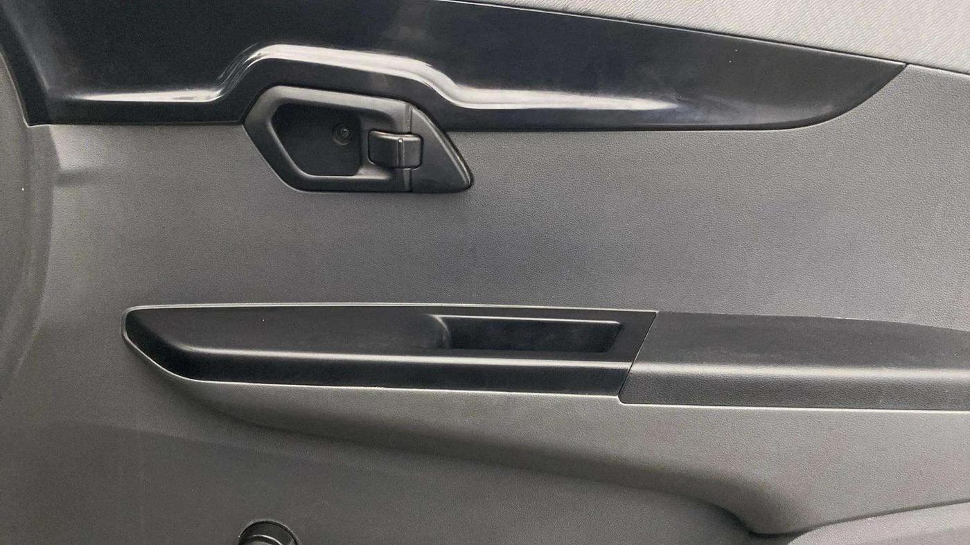 2018 Mahindra KUV 100 NXT K2+ P 6 STR, Petrol, Manual, 41,440 km, Driver Side Door Panels Control