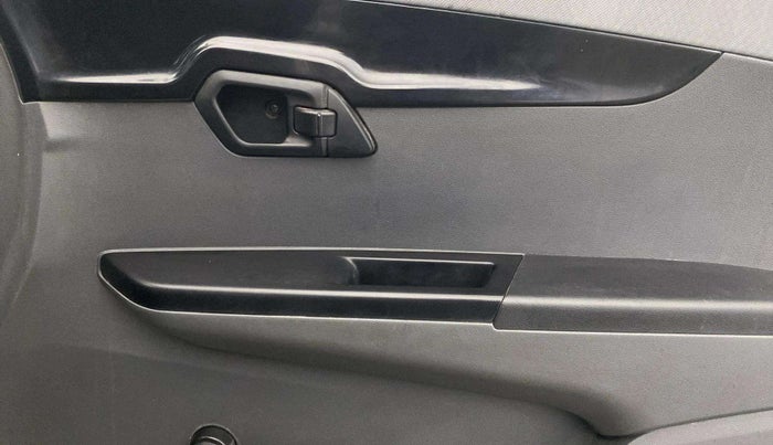 2018 Mahindra KUV 100 NXT K2+ P 6 STR, Petrol, Manual, 41,440 km, Driver Side Door Panels Control