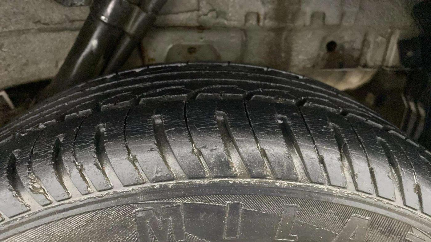 2018 Mahindra KUV 100 NXT K2+ P 6 STR, Petrol, Manual, 41,440 km, Left Rear Tyre Tread