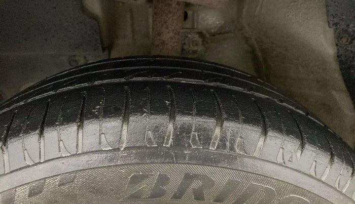 2018 Mahindra KUV 100 NXT K2+ P 6 STR, Petrol, Manual, 41,440 km, Left Front Tyre Tread