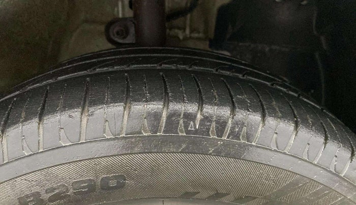 2018 Mahindra KUV 100 NXT K2+ P 6 STR, Petrol, Manual, 41,440 km, Right Front Tyre Tread