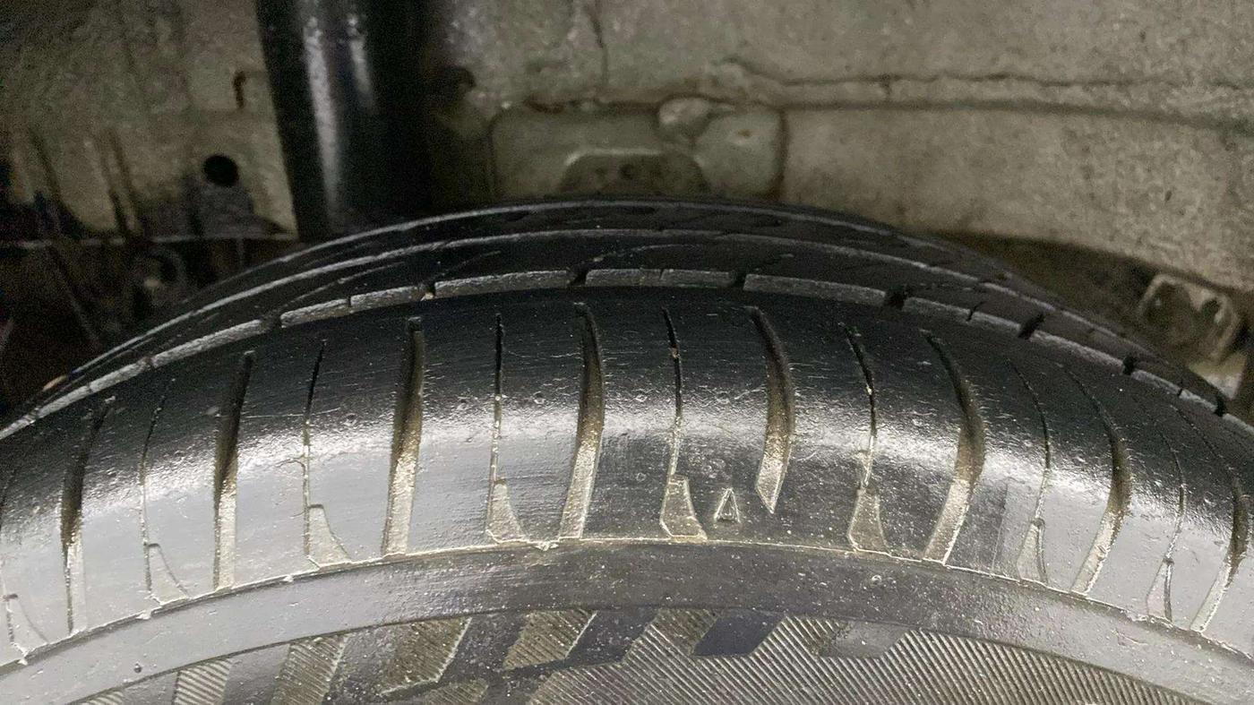 2018 Mahindra KUV 100 NXT K2+ P 6 STR, Petrol, Manual, 41,440 km, Right Rear Tyre Tread