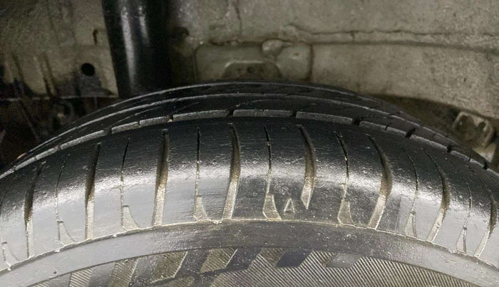 2018 Mahindra KUV 100 NXT K2+ P 6 STR, Petrol, Manual, 41,440 km, Right Rear Tyre Tread