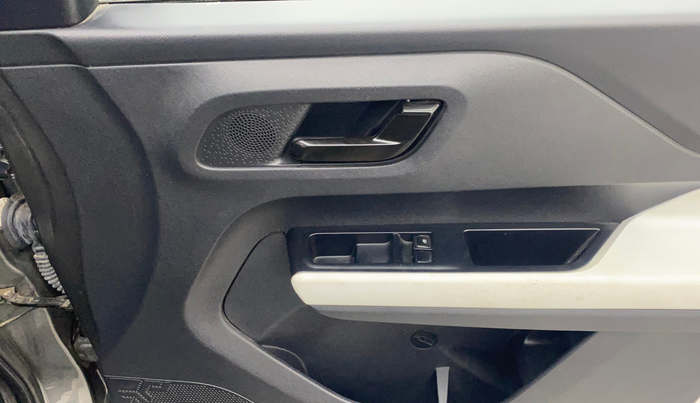 2022 Tata PUNCH PURE MT, Petrol, Manual, 34,449 km, Driver Side Door Panels Control