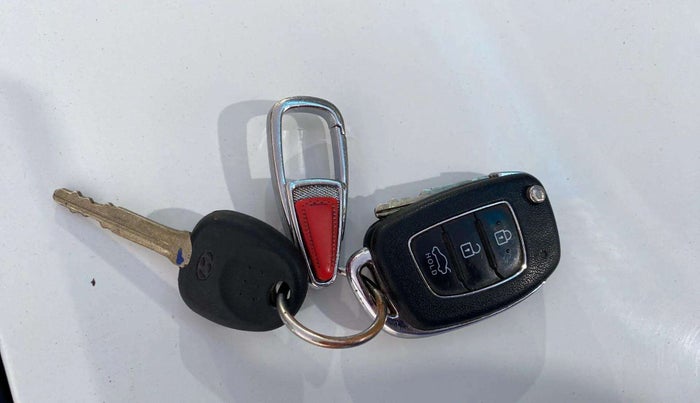 2018 Hyundai Xcent SX 1.2, CNG, Manual, 72,844 km, Key Close Up