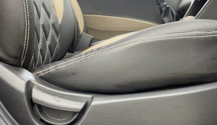 2017 Hyundai Xcent E+, Petrol, Manual, 1,03,048 km, Driver Side Adjustment Panel