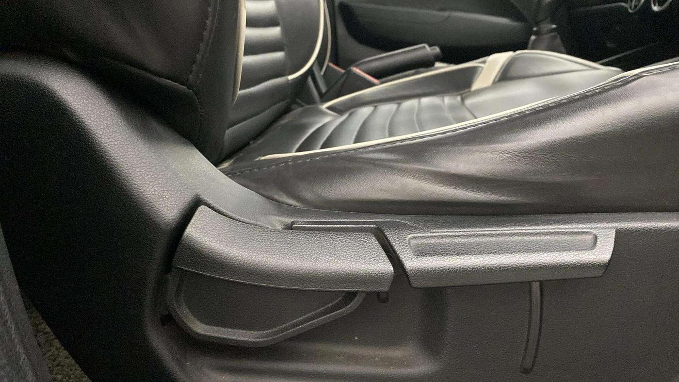 2022 Hyundai VENUE S Plus 1.2 Petrol MT, CNG, Manual, 44,423 km, Driver Side Adjustment Panel