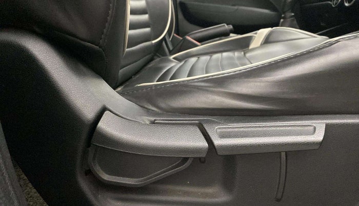 2022 Hyundai VENUE S Plus 1.2 Petrol MT, CNG, Manual, 44,423 km, Driver Side Adjustment Panel