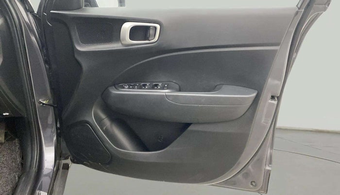 2022 Hyundai VENUE S Plus 1.2 Petrol MT, CNG, Manual, 44,423 km, Driver Side Door Panels Control
