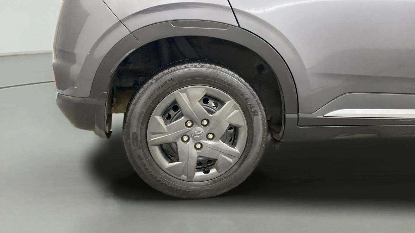 2022 Hyundai VENUE S Plus 1.2 Petrol MT, CNG, Manual, 44,423 km, Right Rear Wheel