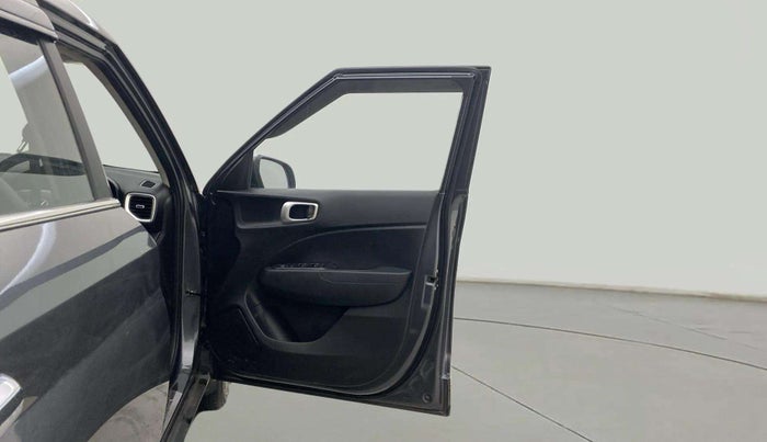 2022 Hyundai VENUE S Plus 1.2 Petrol MT, CNG, Manual, 44,423 km, RHS Front Door