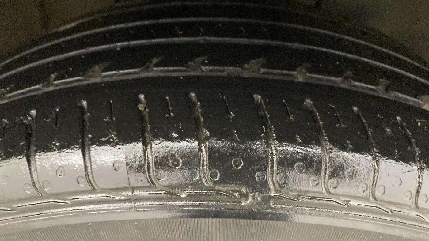 2022 Hyundai VENUE S Plus 1.2 Petrol MT, CNG, Manual, 44,423 km, Right Front Tyre Tread