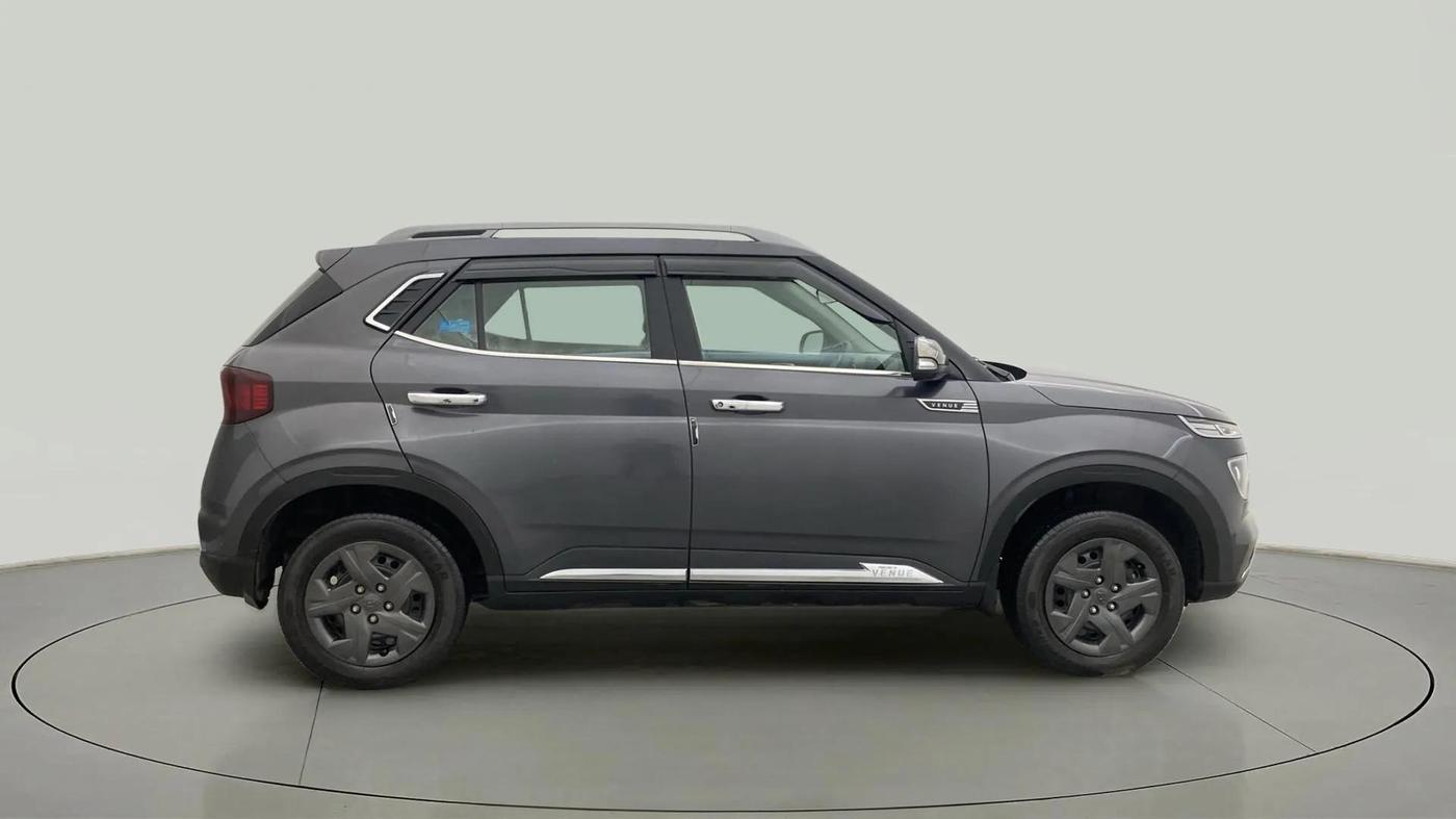 2022 Hyundai VENUE S Plus 1.2 Petrol MT, CNG, Manual, 44,423 km, Right Side View