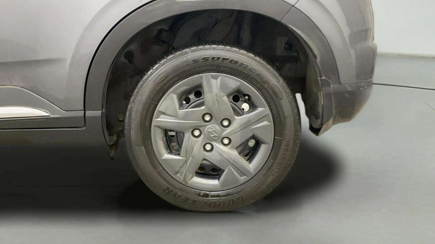 2022 Hyundai VENUE S Plus 1.2 Petrol MT, CNG, Manual, 44,423 km, Left Rear Wheel