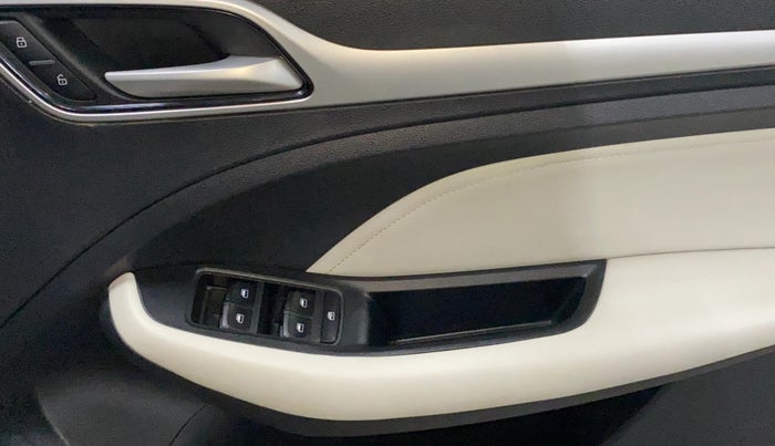 2024 MG ASTOR Sprint 1.5 MT (Ivory), Petrol, Manual, 9,540 km, Driver Side Door Panels Control