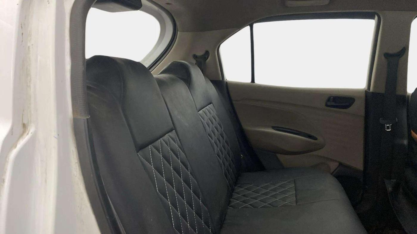 2021 Hyundai NEW SANTRO MAGNA EXECUTIVE CNG, CNG, Manual, 70,145 km, Right Side Rear Door Cabin