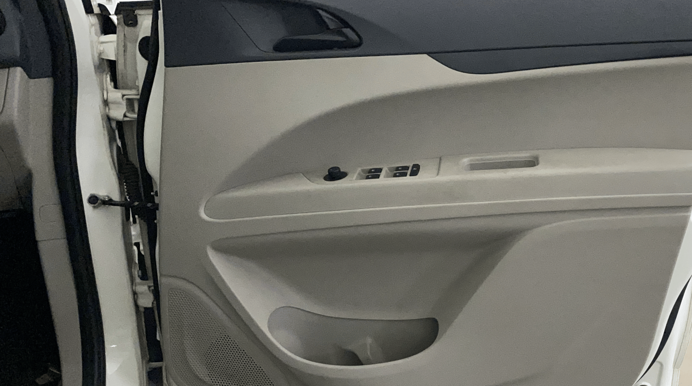 2022 Mahindra MARAZZO M4+ 7 STR, Diesel, Manual, 10,622 km, Driver Side Door Panels Control