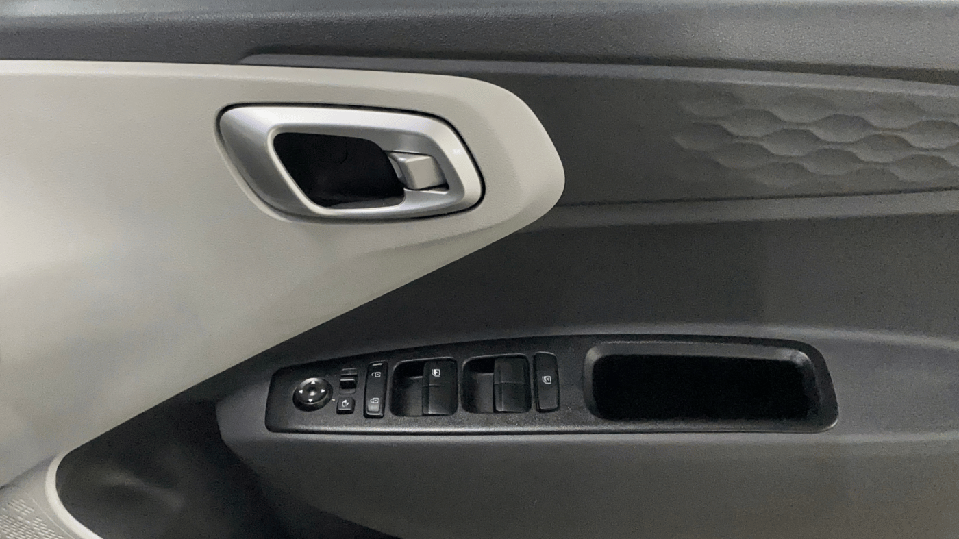 2023 Hyundai GRAND I10 NIOS SPORTZ EXECUTIVE AMT 1.2 KAPPA VTVT, Petrol, Automatic, 5,518 km, Driver Side Door Panels Control