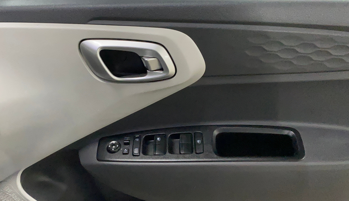2023 Hyundai GRAND I10 NIOS SPORTZ EXECUTIVE AMT 1.2 KAPPA VTVT, Petrol, Automatic, 5,084 km, Driver Side Door Panels Control