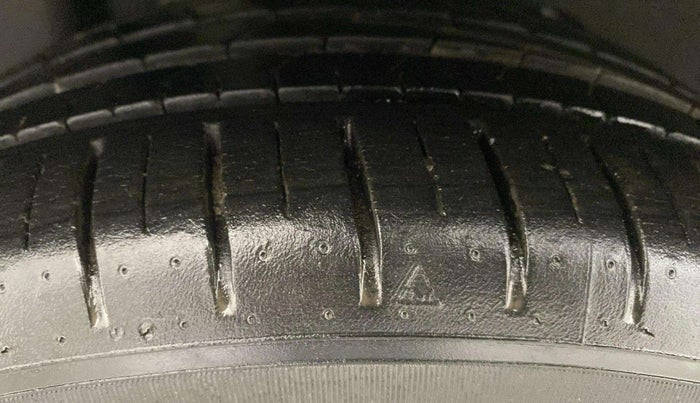 2018 Ford Figo Aspire TITANIUM 1.2 PETROL, Petrol, Manual, 10,640 km, Right Rear Tyre Tread