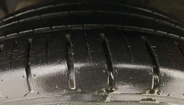 2018 Ford Figo Aspire TITANIUM 1.2 PETROL, Petrol, Manual, 10,640 km, Left Front Tyre Tread