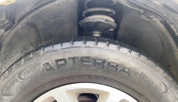2017 Renault Duster 85 PS RXE DIESEL, Diesel, Manual, 37,290 km, Left Front Tyre Tread